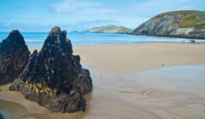 Der Comeenoole Beach auf Irland