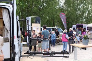 Besucher auf der Camper & Vanlife Event Messe in Hannover